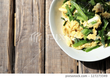 Fluffy eggs stir-fried with chives and egg Fluffy eggs stir-fried with chives and egg 127273349