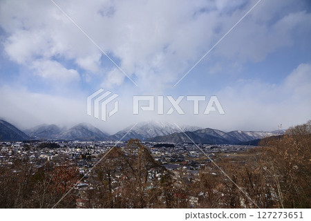 A view of the Northern Alps hidden in clouds over Omachi city 127273651