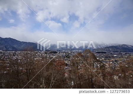 A view of the Northern Alps hidden in clouds over Omachi city 127273653