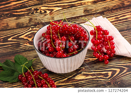 Ripe and juicy red currants berry Ripe and juicy red currants berry 127274204
