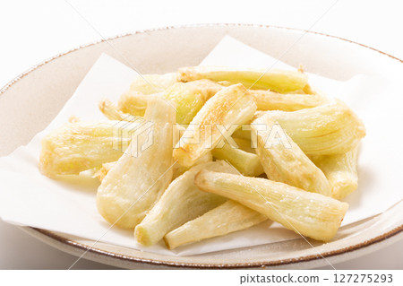 Deep-fried shallots 127275293