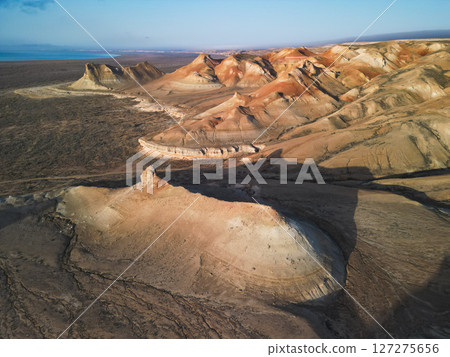 Aerial view of Aktumsik Cape's dramatic edge as it meets the Kyzylkum desert 127275656