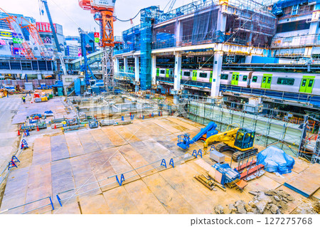 日本東京的街景徹底消失了……再見,澀谷站西口。中央的大樓也已經完全拆除了(畫面中央)…=14日 日本東京的街景徹底消失了……再見,澀谷站西口。中央的大樓也已經完全拆除了(畫面中央)…=14日 127275768