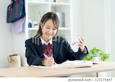 High school girl studying on smartphone 127275847