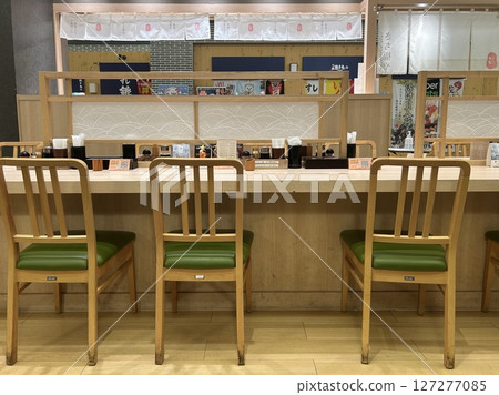 日本餐廳的吧台座位 127277085