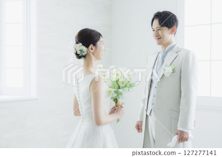 Wedding bride and groom 127277141