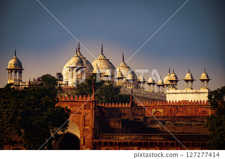 Outer wall of Agra Fort Outer wall of Agra Fort 127277414