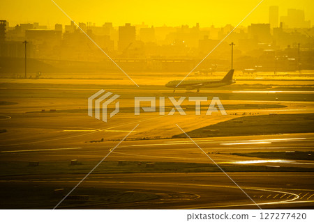 東京地平線剪影和日落 127277420