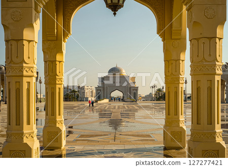 Palace through the arch 127277421