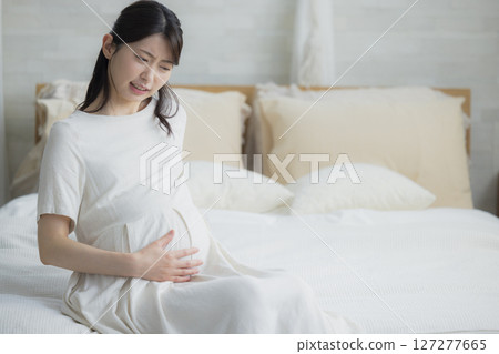 pregnant woman in the living room pregnant woman in the living room 127277665