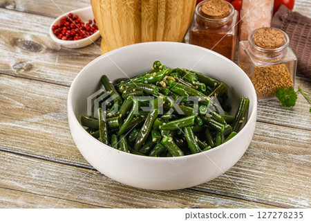 Green bean salad with sesame seeds Green bean salad with sesame seeds 127278235