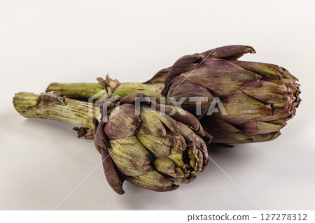 Organic food - Ripe raw green artichoke 127278312