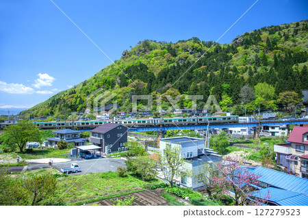 山寺和當地火車 山寺和當地火車 127279523