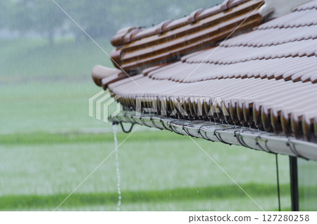 Heavy rain on the roof of a house 127280258