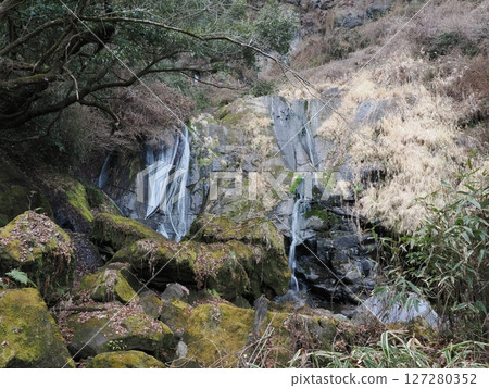 大分縣竹田市荻町月見町的冬季母親瀑布 127280352