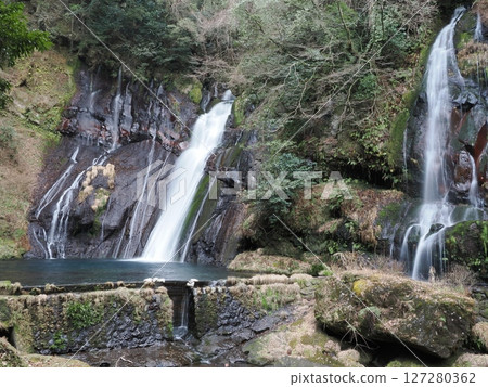 Shiramizu Falls in winter, Yome, Ogimachi, Taketa City, Oita Prefecture 127280362