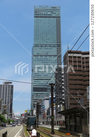 運行於大阪與堺之間的阪堺電氣軌道（阪堺電車）：專用軌道列車和“阿倍野Harukas” 127280650