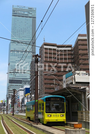 運行於大阪與堺之間的阪堺電氣軌道（阪堺電車）：專用軌道列車和“阿倍野Harukas” 127280651