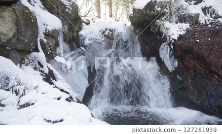 Rain Leaking Shade Hot Spring Waterfall Frozen Waterfall 127281939