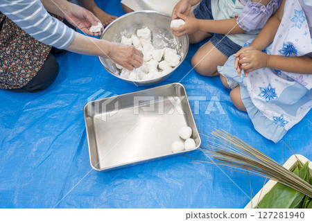 和孩子一起製作竹籤卷 127281940