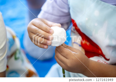 Children making bamboo rolls 127281949