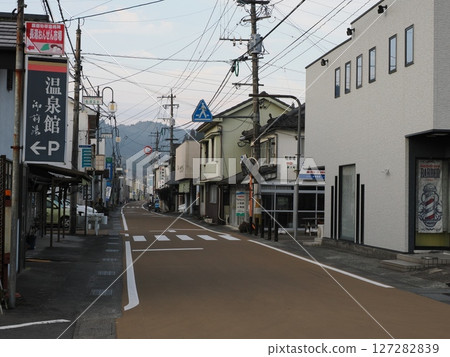 Morning on Nagayu Onsen Street in Nagayu, Naoiri-cho, Taketa City, Oita Prefecture 127282839