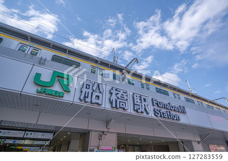 JR船橋站南口站牌及總武線列車 127283559