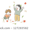 孩子們玩落葉的手繪插圖（可愛，秋天，可剪切） 127283582