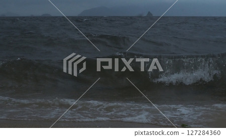 大風暴！強風！暴雨！洶湧的瀨戶內海 127284360