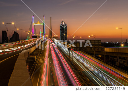 Thotsamarachan Bridge (Rama IX Bridge) crossing Chao phraya river. Beautiful city of Bangkok during sunset time. 127286349