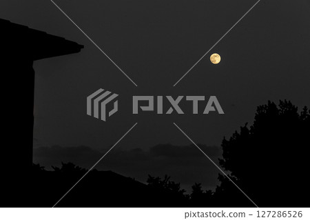 Full Moon Over Rooftops Sicily 127286526