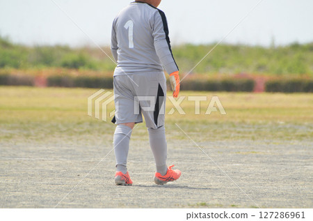 青少年足球比賽（守門員保護球門） 127286961