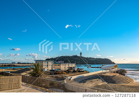 Panoramic view of Enoshima on a clear winter day in Shonan Panoramic view of Enoshima on a clear winter day in Shonan 127287118