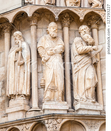 Stone carvings of saints adorning the archways of the Burgos Cathedral in Spain Stone carvings of saints adorning the archways of the Burgos Cathedral in Spain 127293227