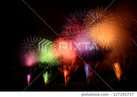 Nagaoka Fireworks 2013 (continuous) 01 127293737