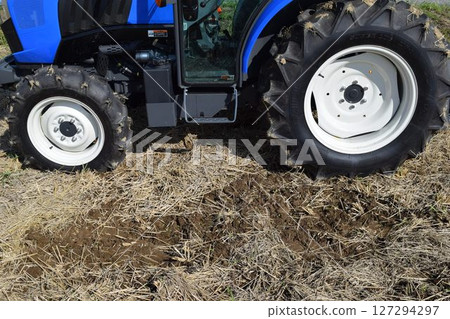 Agricultural machinery tractor Agricultural machinery tractor 127294297