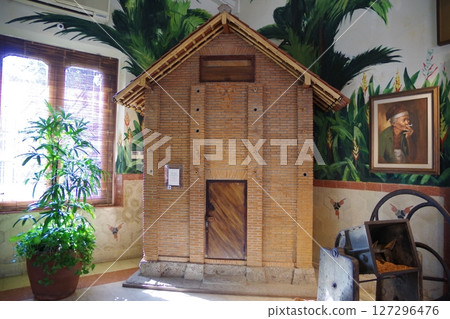 House in Sampurna, Surabaya, Indonesia 127296476