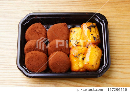 Chocolate mochi and sweet potato 127296536