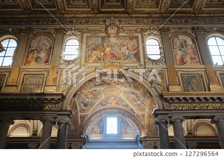 Detailed arch fresco and wall painting inside Basilica of Saint Mary Major Rome with religious themes and ornate baroque framing in golden tones. High quality photo Detailed arch fresco and wall painting inside Basilica of Saint Mary Major Rome with religious themes and ornate baroque framing in golden tones. High quality photo 127296564