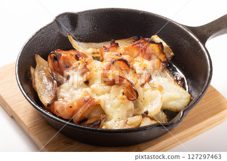 Grilled New Onion with Cheese Grilled New Onion with Cheese 127297463