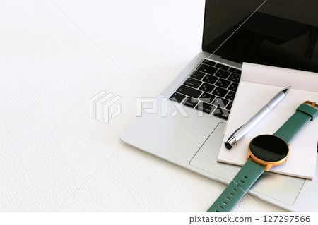商業形象時間管理節省時間效率白色背景 商業形象時間管理節省時間效率白色背景 127297566
