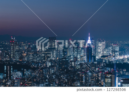 A bird's-eye view of the night view of Shinjuku, Tokyo A bird's-eye view of the night view of Shinjuku, Tokyo 127298506