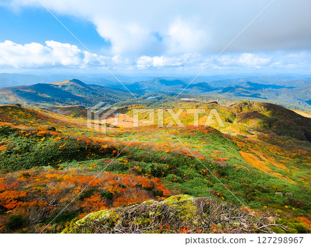 秋季攀登栗駒山(栗駒山~益武山:菅原湖與益武山的景色) 秋季攀登栗駒山(栗駒山~益武山:菅原湖與益武山的景色) 127298967