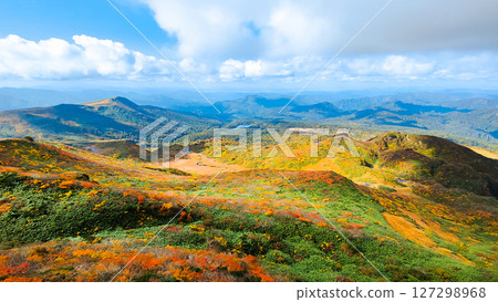 秋季攀登栗駒山（栗駒山～益武山：菅原湖與益武山的景色） 127298968