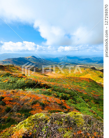 秋季攀登栗駒山（栗駒山～益武山：菅原湖與益武山的景色） 127298970