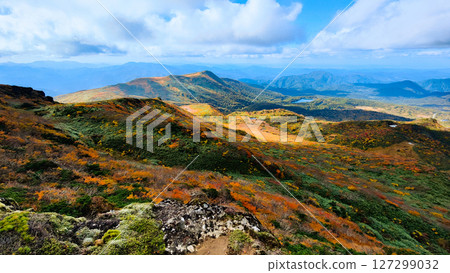 秋季攀登栗駒山(栗駒山~益武山:菅原湖與益武山的景色) 秋季攀登栗駒山(栗駒山~益武山:菅原湖與益武山的景色) 127299032