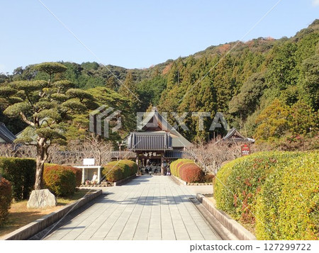位於山口縣山口市加山町的曹洞禪寺，原名古關寺，後來從二穗小高野遷至琉璃光寺。 127299722