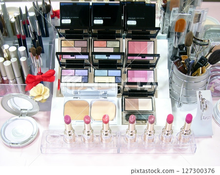 美容院的化妝工具 美容院的化妝工具 127300376