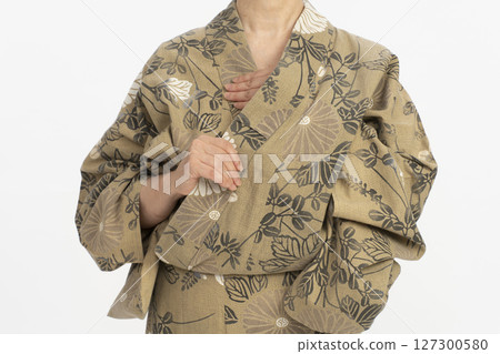 Putting on a yukata by yourself Putting on a yukata by yourself Putting on a yukata by yourself Putting on a yukata by yourself 127300580