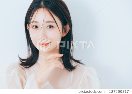 Beautiful woman with make-up 127300817